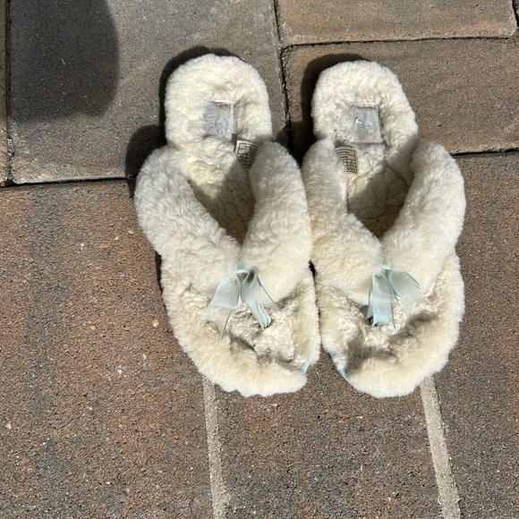 UGG Cream Fluffy Slippers - Picture 1 of 5